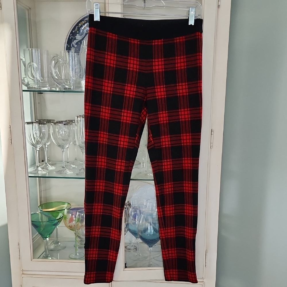 NWOT NEVER WORN Talbots Red & Black Plaid Textured Leggings With Ankle Zippers.